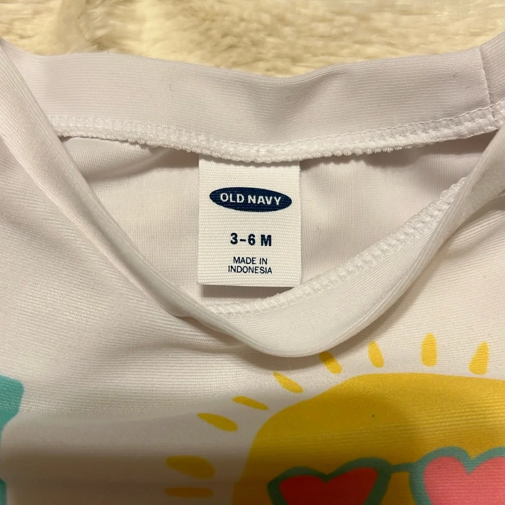 Old Navy 2-Piece Swimsuit and Sun Hat for Baby - Size 3-6M